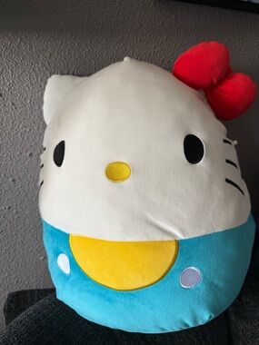 Hello Kitty Squishmallow 17”